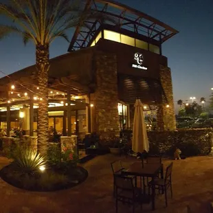 the outside of a restaurant at night