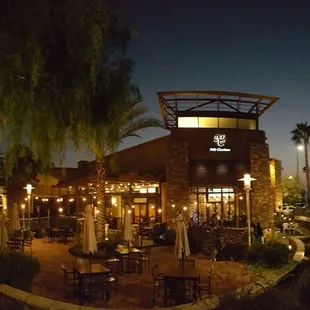 the outside of a restaurant at night
