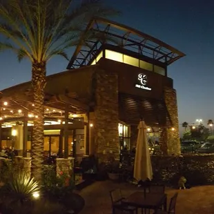 the outside of a restaurant at night