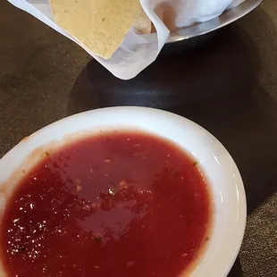 Chips and salsa.  Muy Bueno.