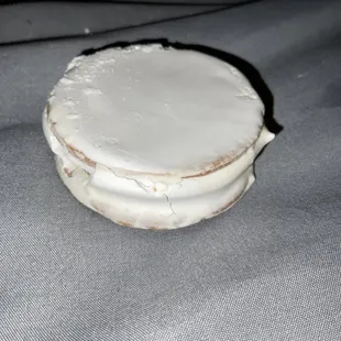 Alfajor with Meringue