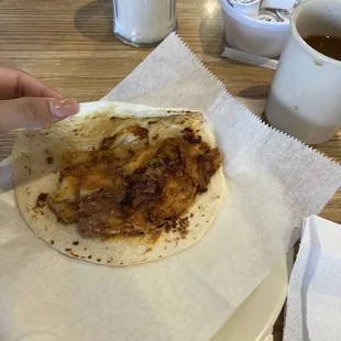 Taco de papa con chorizo
