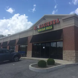 Restaurant front of the new location... well, it's new to me, since this was my first time at this location.