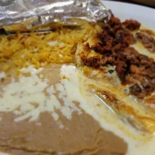 Chori pollo drowned in cheese sauce