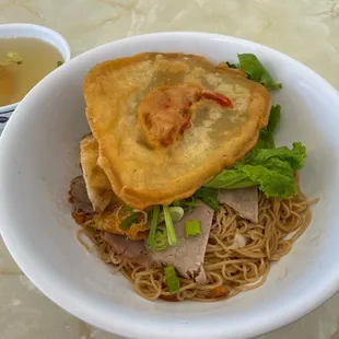 M01. House Noodle (dry) with soup on the side