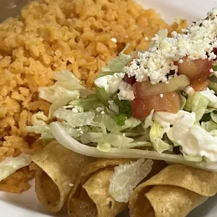 Flautas De Pollo Combo Plate