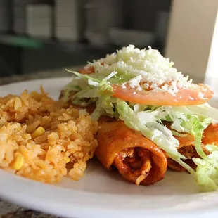 Platillos tipicos de Culiacan. Enchiladas con tortillas hechas a mano. Plates typical of Culiacan. Enchiladas made with handmade tortillas.