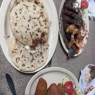 Pupusas pastelitos mojara