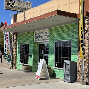 the outside of a restaurant