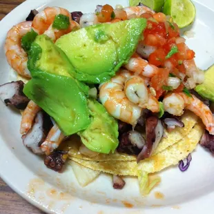 Cameron y pulpo aka octopus and shrimp tostada