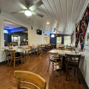 sushi and sashimi, interior