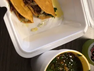 Unos Tacos Y Birria