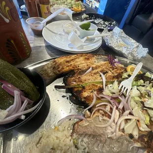 Pescado sardiando , food is bland no flavor no sazón don't waste your money, we work too hard to walk in a place not get good tasting food.