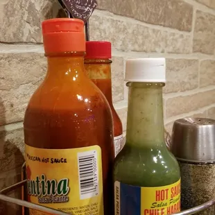 No dust/no crust.  Clean, well maintained restaurant.