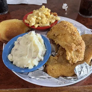Catfish,homemade Mac and cheese,mashed potatoes    Cornbread was absolutely delicious  Catfish perfectly cooked We'll be back