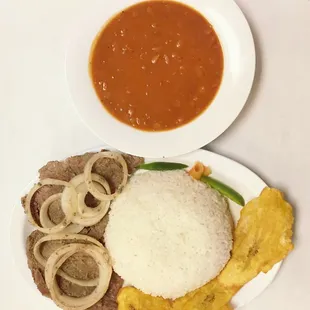 Bistec encebollado Onion steak