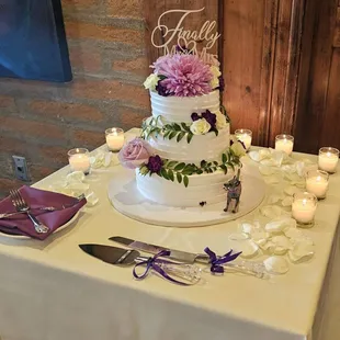 Beautiful delicious wedding cake (marble and carrot)