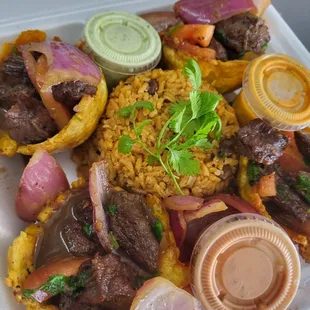 Tostones rellenos con lomo