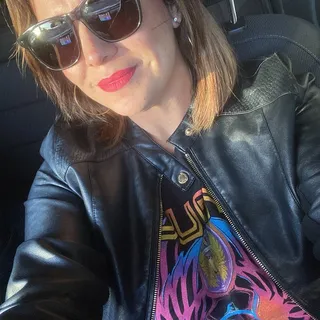 Ivonne S.