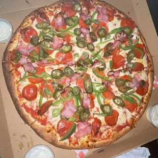 16" pizza pepperoni,bacon,jalapeño &amp; bell peppers