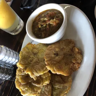 Tostones con Hogao