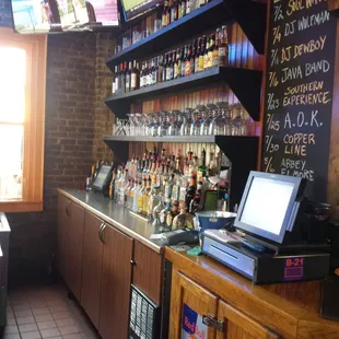 Bar area.  Plenty of seats. 18 to exact.