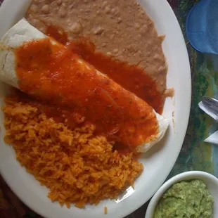 Bean buriito con no queso and a side of guacamole.
