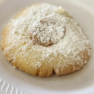 Dulce de leche cookie.... dulce de leche part was good, cookie part was very dry.
