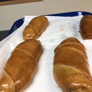 Cachitos de jamon y queso