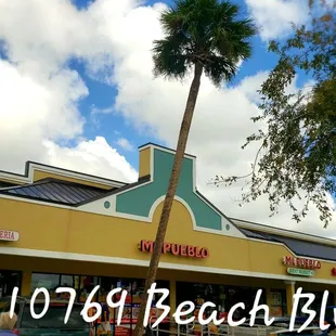 Love these lil shops such an adventure #yelpjax #wandering #lookingforstrangeandnew