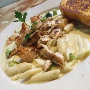 Our delicious Pasta Alfredo (chicken or shrimp) !!