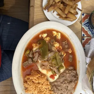 Nopales con huevo and potatoes I think that's what this is.