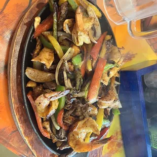 Miz carne asasda, shrimp, chicken