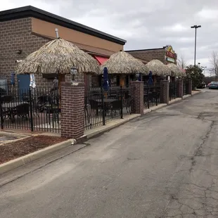 Lots of outside eating available