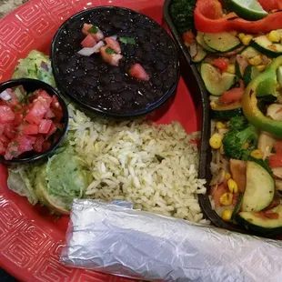 Veggie fajitas! Gluten free, dairy free. Waitress said she is vegan and orders this often.