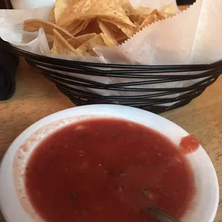 Chips and Salsa (8oz)