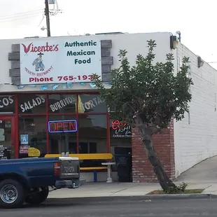 a truck parked in front of the restaurant