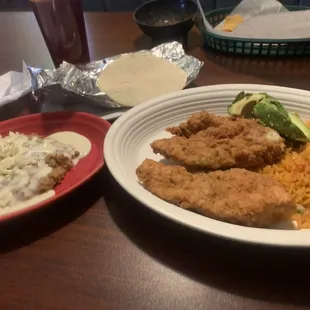 Milanesa de pollo (chicken) more like breaded tenders