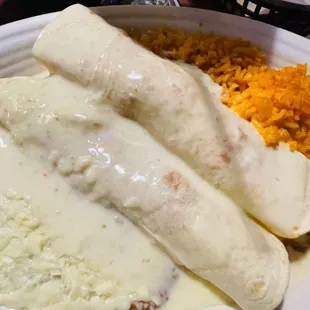 a plate of mexican food