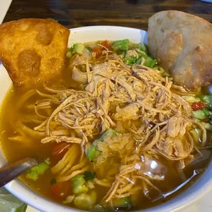 Sopa de Pollo y Tortilla