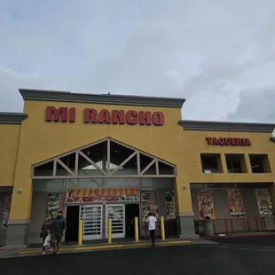 the front of a grocery store