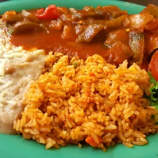 Fish fillet a la ranchera (smothered in sauce=rancher style)