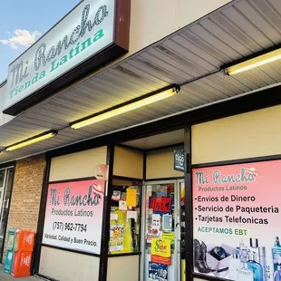 Store front, next to La Taqueria Hacienda