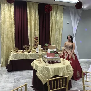 Mi Rincon Banquet Hall  Decoración burgandy