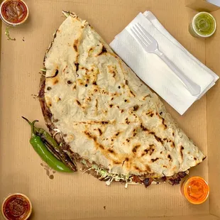 Tlayuda mixta doblada