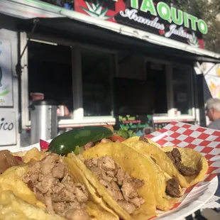 Combo tacos of beef and chicken (cause I couldn&apos;t decide and the guy was being sweet to suggest me getting combo)