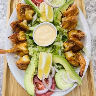 Ensalada de camarones a la plancha