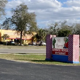 Mi Tierra (exterior entrance)