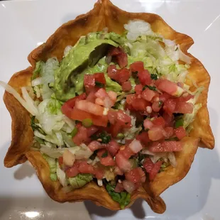 Taco Salad - Chicken includes scoop of guacamole - Very Good!