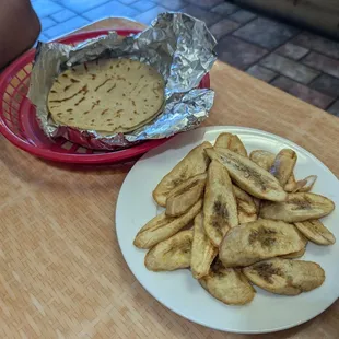 Corn tortillas, tajadas.